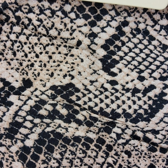 ENTRO snakeskin top women's size large NWT - Picture 3 of 6
